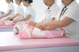 女生必考的证书之一——育婴师图片