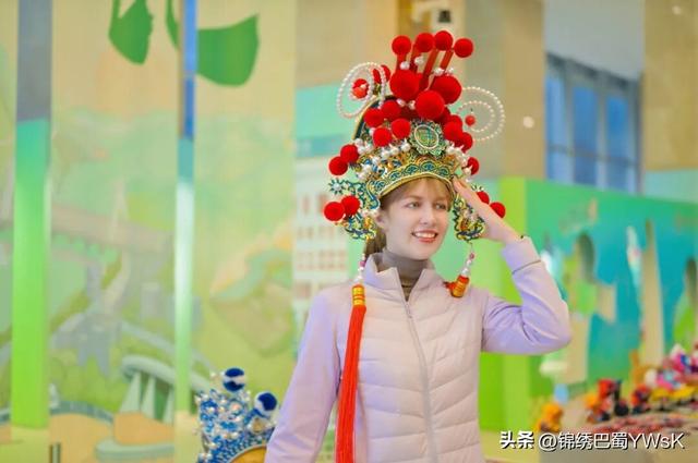 科技与历史，双倍惊喜！“全球熊猫伙伴四川行”首站探寻绵阳魅力