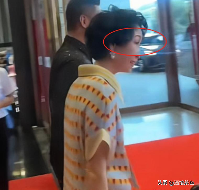 阎维文妻子现状：66岁驼背苍老瘦成皮包骨，夫妻差1岁像两代人