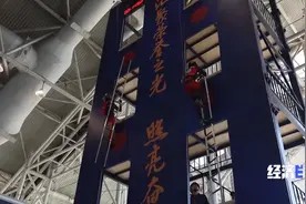 无人机盲飞、灯泡上切铁丝……消防行业成年轻人就业新选择图片
