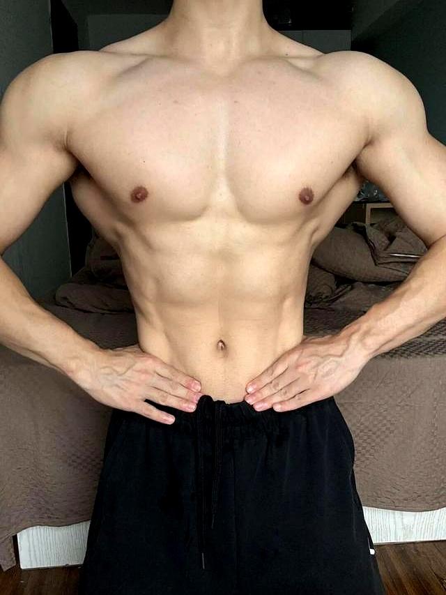 26岁北京自由健身教练，晒泵感肌肉，这身材可以制霸健身房了