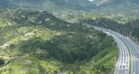 线路越直越省钱，为何美国是直的，我国高速却基本是弯的？