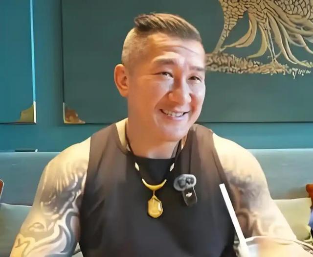 台湾网红馆长露出马脚？直播怒喷大陆网友	，网友：他太高看自己了