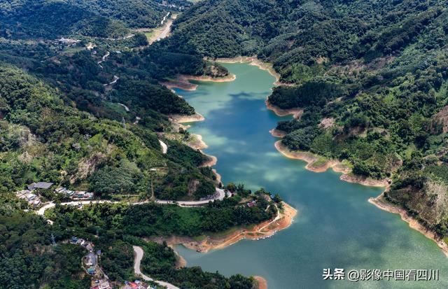 海南五指山：夏日五指山水库