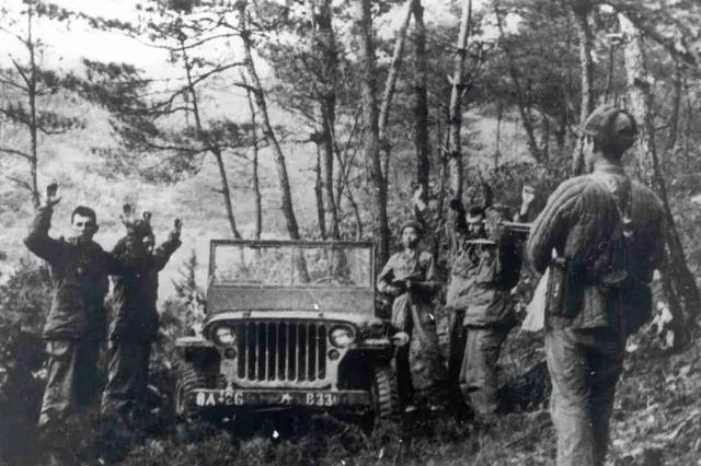 91团被3万美军包围，团长利用灯下黑战术，完好无损突围