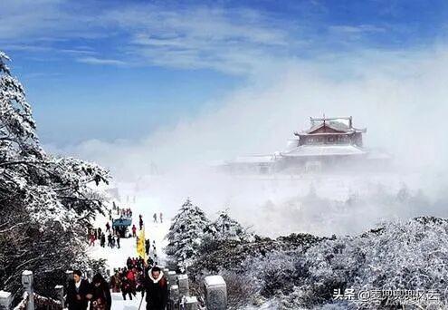 初雪落仙山：邂逅峨眉山最静谧的初冬，领略银装素裹的人间仙境！