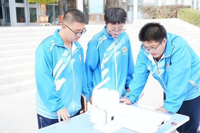 “未来讲堂——走进奇幻的化学‘魔法世界’”活动在张掖成功举办