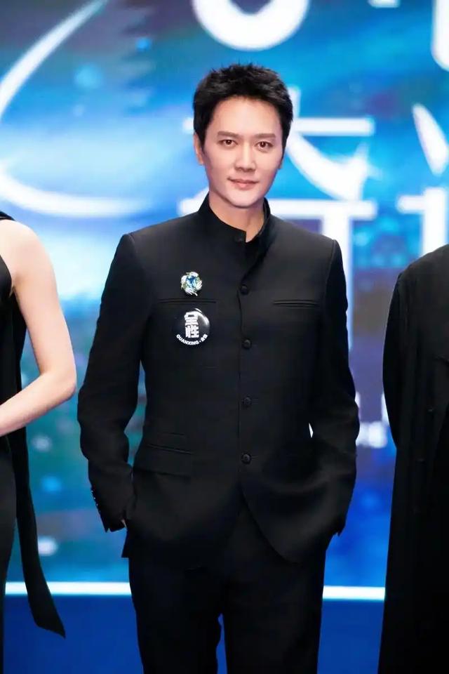 离婚四年，38岁赵丽颖再次官宣喜讯，成为冯绍峰高攀不起的存在！