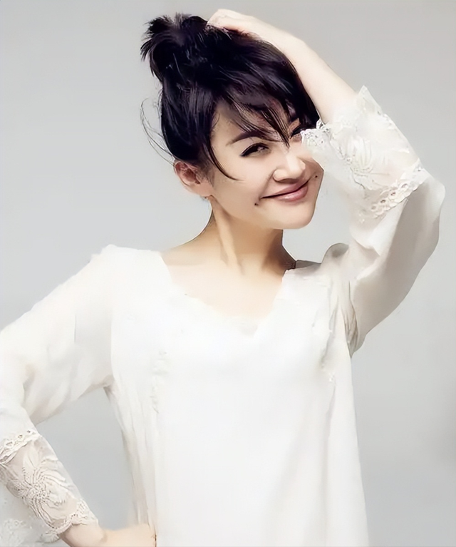 她一生"风流成性、老少通吃"，撩汉无数，现如今56岁却依旧单身