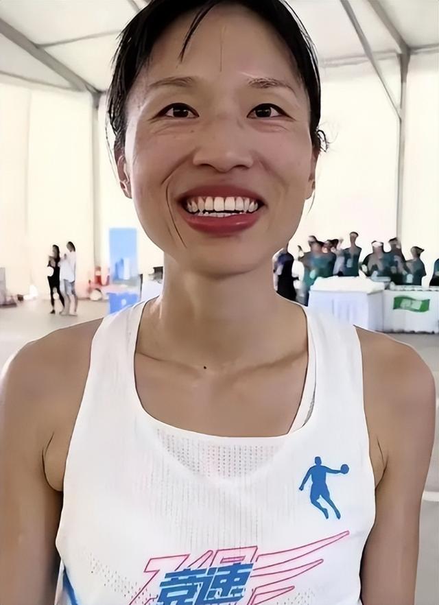 调休争议4个月后，张水华再因一举动让大众刮目相看，官媒也承认