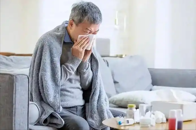 医生提醒：80岁以上的高龄老人，宁愿出去串门，也别做这5件事！