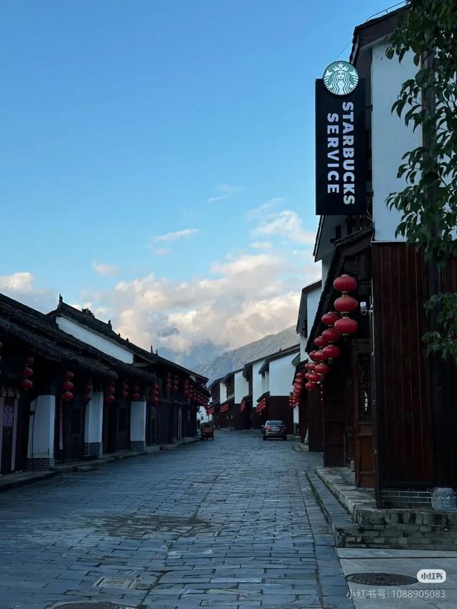 国庆不打挤！高铁2.5H直达冷门小县城，景色惊艳国鸟遍地！物价超低，2元吃鲜辣美食！