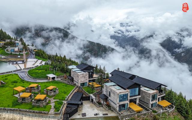 看风景不如住进风景里！四姑娘山傍的天空悬崖酒店，成都3.5h直达