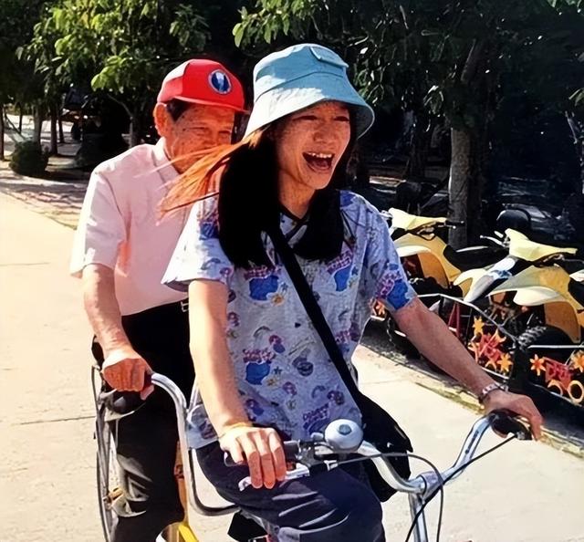 杨振宁妻子翁帆曾自白：为了丈夫的身体，我16年来都是早睡早起