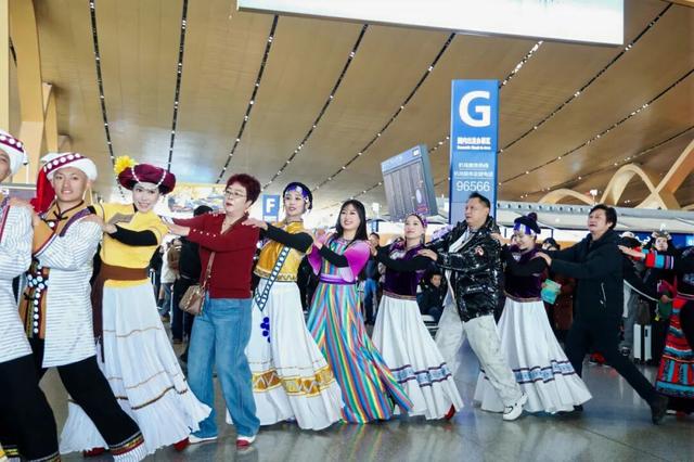 “怒江浪潮——文旅创意快闪”活动在昆明长水机场圆满落幕
