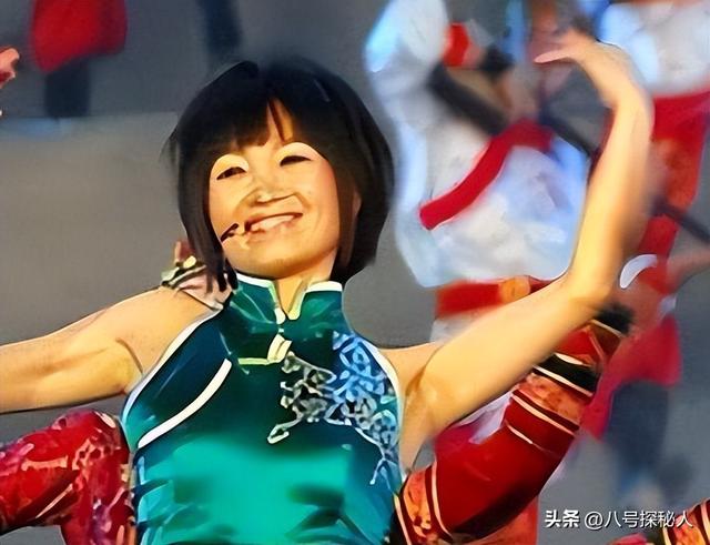 她连上4次春晚，和恩师同居怀孕，被骗流产，如今57岁依然单身！