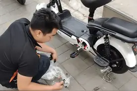 新国标电动车脚蹬子碍事，可以拆除吗？专家告诉你它的3个作用图片