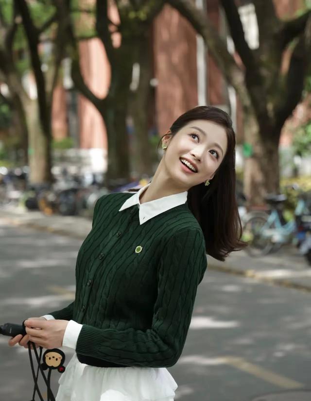 被她美到失语 复旦冯琳到底多绝？美貌与气质拉满 不愧是校花天花板