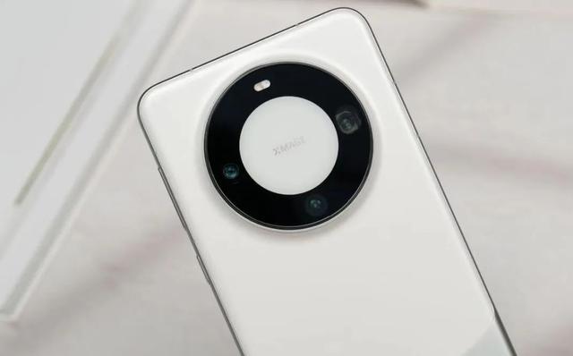 3799元！华为悄悄上架的这手机，让刚买Mate70的都后悔了