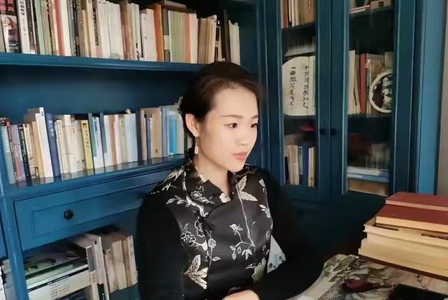 曝南博前院长小情人无数，玩弄女下属时被撞见，岳父身份不简单