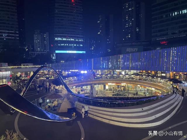 重庆的一奥天地,或许是全重庆有些小众和另类的商圈了