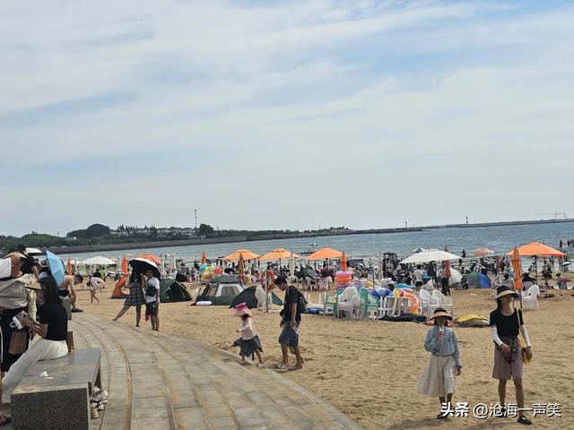 什么是人山人海，大海边日照黄金海岸，生意火爆程度可窥一般