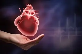 心脏好不好，喉咙会有提示？医生：若有这2个表现，心脏或已衰竭图片