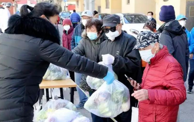 5年前，靠倒卖口罩一年赚60亿元，住5万一夜酒店的他，如今咋样了