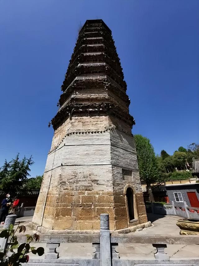 栗川砖塔，你与时光站成永恒