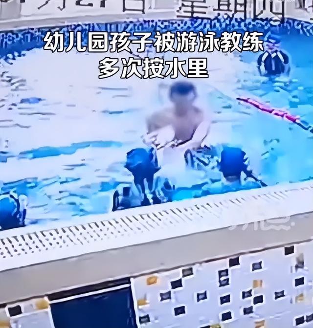 事发上海，女儿上游泳课总说“教练让我喝水”，直到视频拍下惊悚一幕，女儿情绪崩溃，妈妈面对镜头哭诉