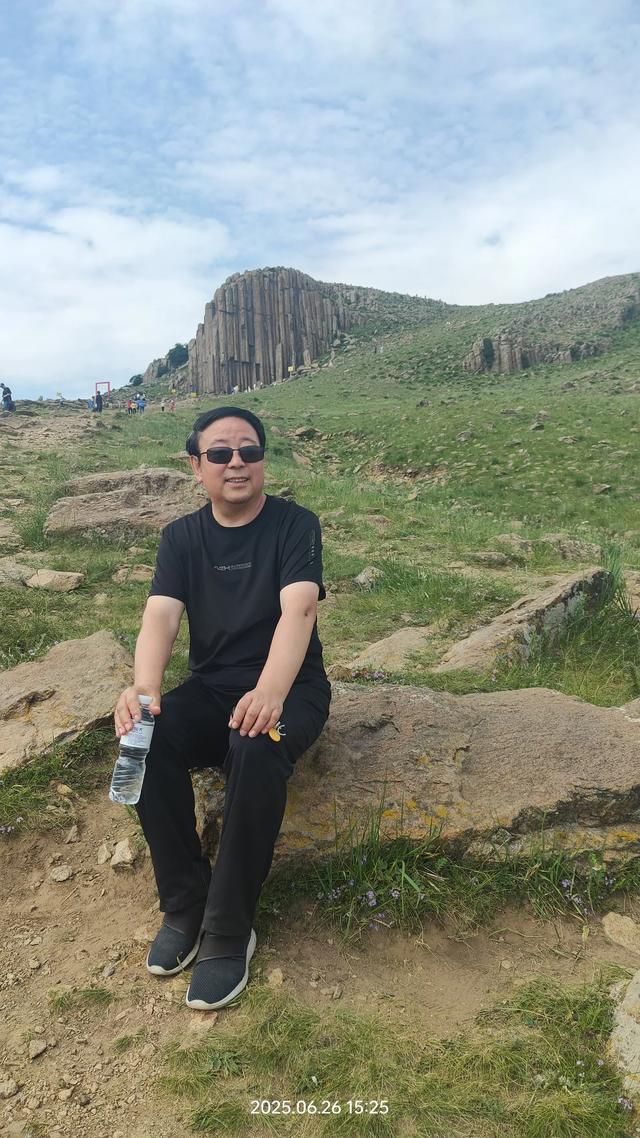 从张家口、宣化到太仆寺旗牛奶湖、石条山旅游，正好一天行程