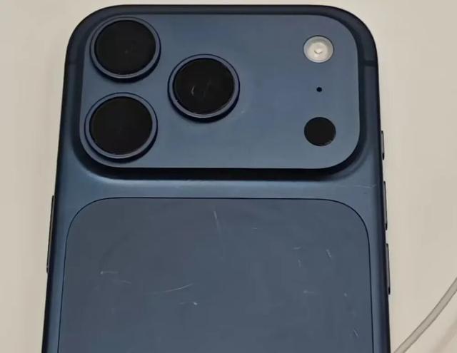博主：iPhone 17一定要戴壳
