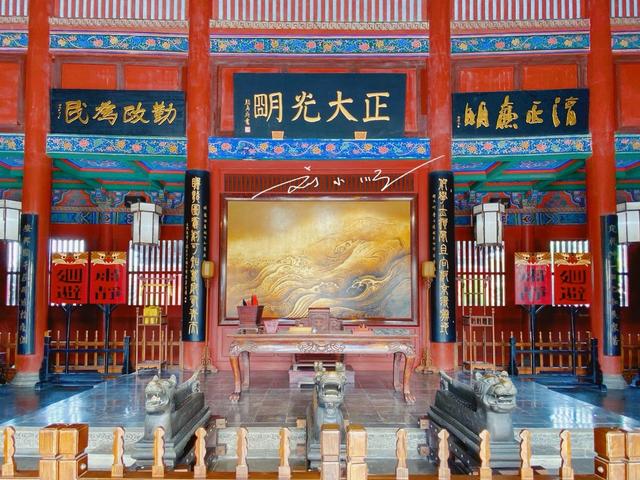 南方游客打卡河南“开封府”景区，惊呼：怎么这么新？