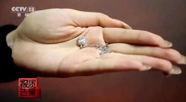 漂亮首饰暗藏毒！央视曝重金属超标9000倍，很多人的首饰盒里都有
