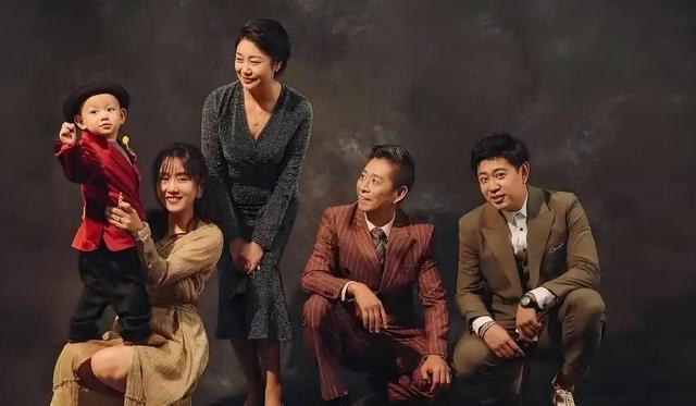 原来《父母爱情》里他们是真夫妻，结婚40年零绯闻，儿子也是导演