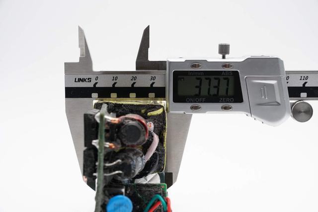 非大型切割机搞不定这大块头！九号1080W ebike新国标充电器拆解