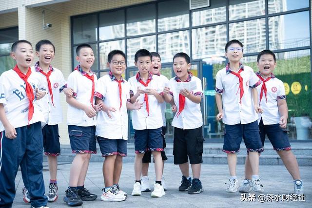 一堂会“飞”的科技创新课：“未来教室公益计划”落地宜宾屏山