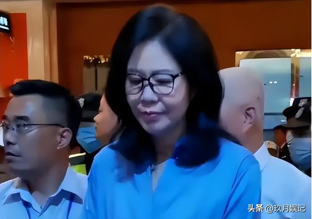 从“铁榔头”到“整容狂魔”，64岁郎平大变样，差一点都认不出来