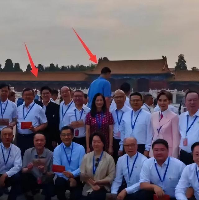 谢霆锋也没想到，张柏芝会因阅兵当天的一特殊举动，实现口碑暴增
