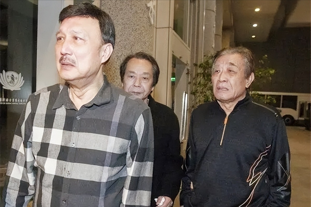 曾是一代歌王，后来成人尽皆知的台独份子，如今赔光家产下场凄凉