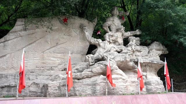 “铁腚大巴”甘南线第四站：山河印证，红色精神永不凋零