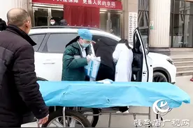 争分夺秒！西平一产妇在私家车上分娩 医护飞奔救治图片