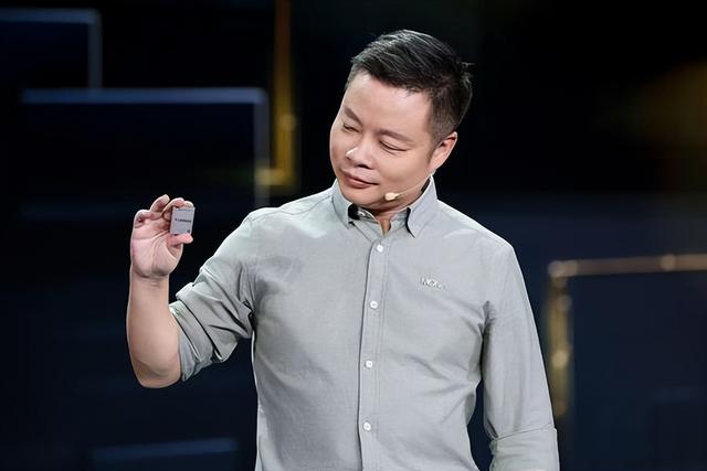 小鹏的首款女机器人，在全网火了，雷军说过的话，终于有人信了