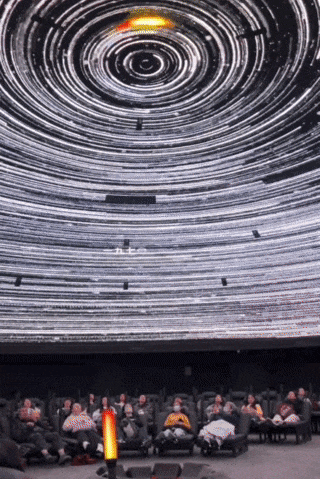 在三星堆躺着看展，真不是玩儿抽象