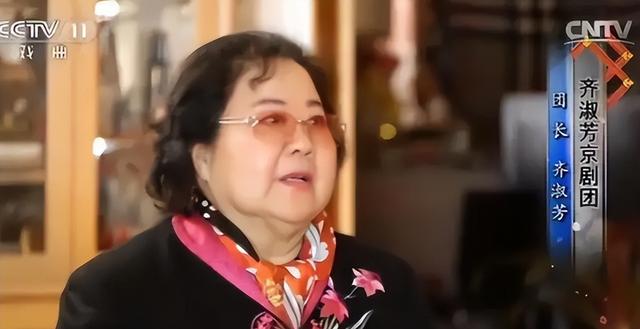 吃里爬外，永不回国？她带领30名演员选择留美，如今年过花甲归来