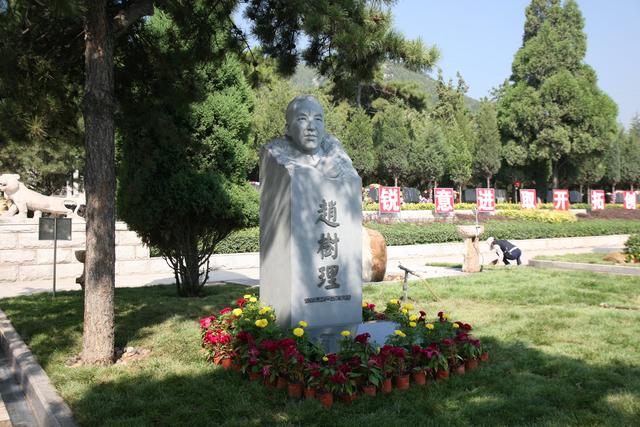 龙山墓园：于陵园规划中绘就历史与生态新画卷