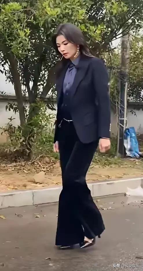 47岁的刘涛被偶遇，真实容颜是这样的，没有网上说的那么漂亮