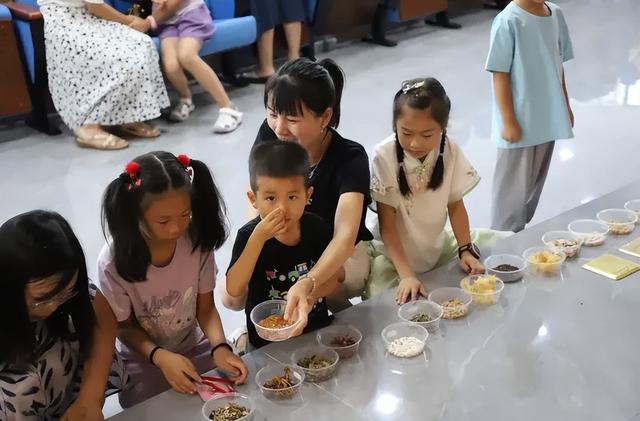 托管班、研学游！中医药文化活动开启暑假岐黄热～
