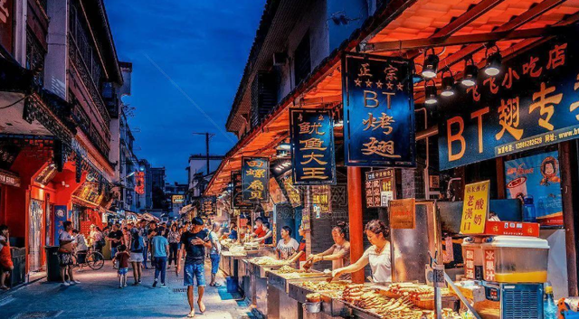 99%古镇长一个样，小吃纪念品全相同，老街失去原有灵魂无人问津