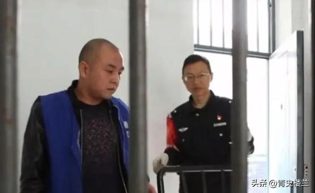 杀人凶手凭空消失，警方追凶20年后才知，他藏在“最安全的地方”